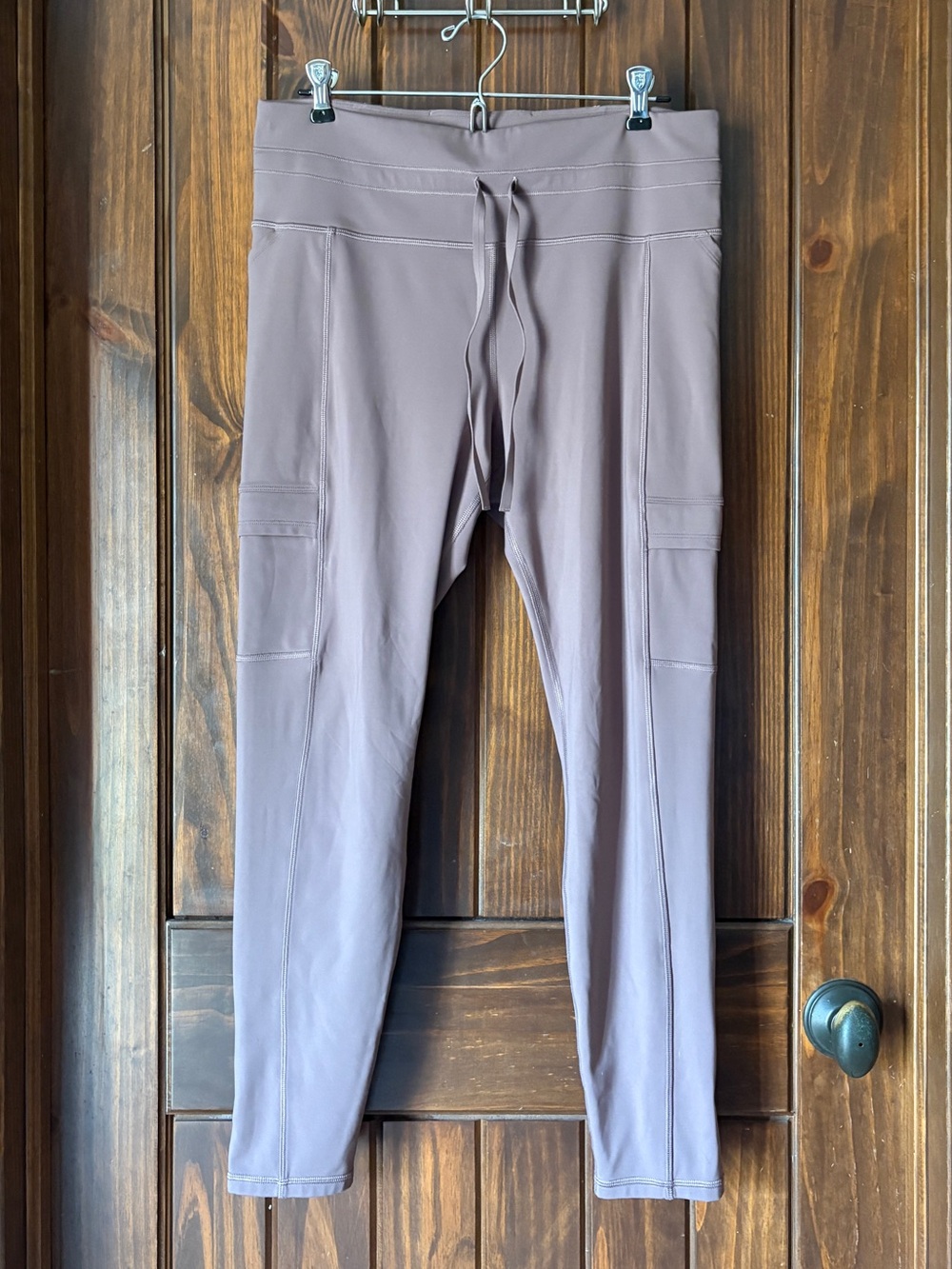 Athleta Rainier Cargo Tight in Mauve Size L with Four Exterior Pockets